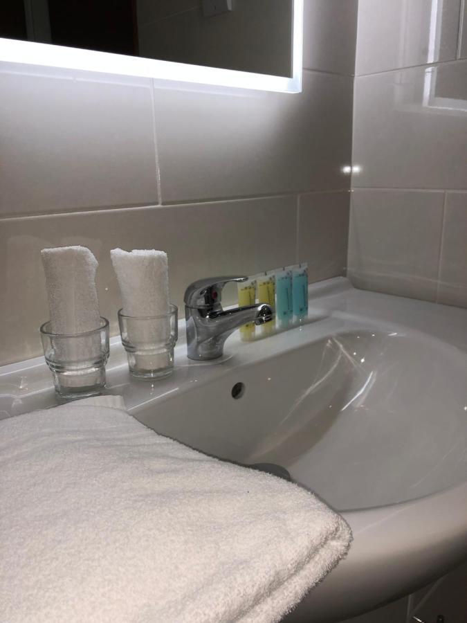 Tully'S Hotel Castlerea Extérieur photo